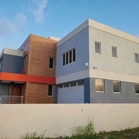 Luxury 6BR Villa w/ Pool, Rooftop Deck & lower level Lounge/ 2 Car garage/AC
