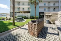 Gulf View Island Studio w/ Restaurant Nearby - Kitchens