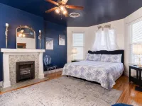 Elegant Victorian Parlor - homestay