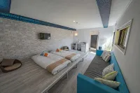 XYZ Private Spa and Seaside Resort - parking