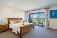 Lux Clyde North Super Spacious Retreat