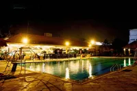 Ramada Plaza by Wyndham Karachi Airport Hotel - Pools