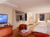 Sejong Hotel Seoul Myeongdong Отели рядом с достопримечательностью «Торговый центр U:US»