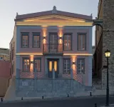 Villa Selena - 1830s Art-House Suites in Vaporia, 50m from Asteria Beach