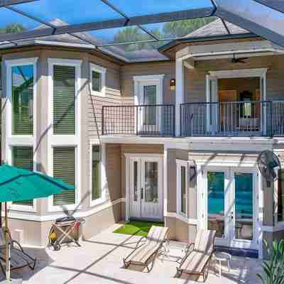 Sarasota's Luxury Oasis Hotel Exterior