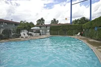Motel 6 Leominster, MA - Pools