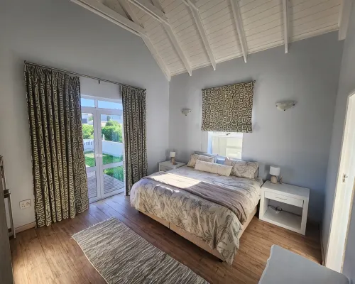 The Grace @ Pelican Bay is a delightful canal-side retreat located in Port Owen. Hotels in Velddrif