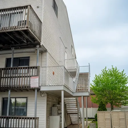 Lovely Renovated 2-Level Condo + Pool + Steps to the Beach!