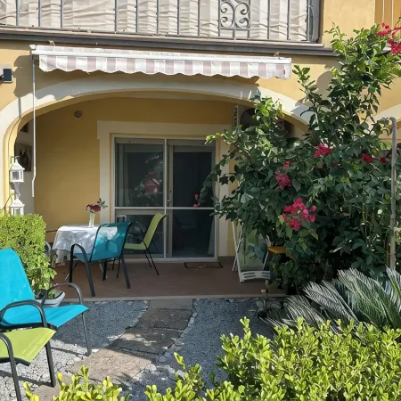Stunning studio holiday apartment for 2/3 on resort, close to beach with 2 pools