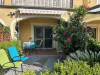 Stunning studio holiday apartment for 2/3 on resort, close to beach with 2 pools - 游泳池