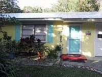 Island Cottage:  A Short Walk to the Beach