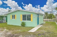 Waterfront Bungalow in Matlacha - 4-Star