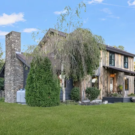 Stunning Farmhouse - Private Pool & Vintage Arcade - Close to Newport & Beaches
