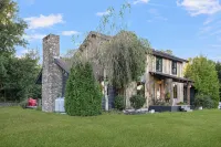 Stunning Farmhouse - Private Pool & Vintage Arcade - Close to Newport & Beaches - 4つ星