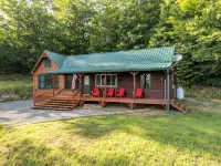 Huck's Hideaway - Mountain Views Near Rangeley! Pet Friendly!