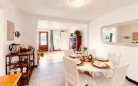 Lupita’s Casita Cozy, Spacious Yard, Sleeps 10, Pets OK, Fire Pit & Patio - Wi-Fi