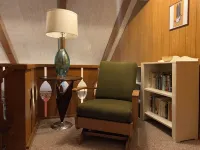 Cozy, Stylish 3-Bedroom Mid-Century Chalet in Pocono Pines' Lake Naomi - homestay