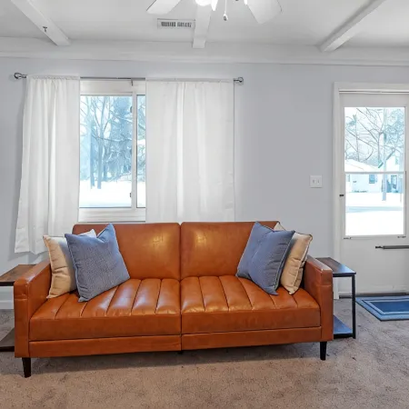 MSU Area, 65 Inch TV, Elevated Deck, Pets Welcome, Full Kitchen,  TV in Bedroom.