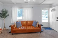 MSU Area, 65 Inch TV, Elevated Deck, Pets Welcome, Full Kitchen,  TV in Bedroom.