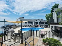 Bridgepointe ~Lakefront Condo with Stunning Main Channel Views & Private Deck! - 3성급