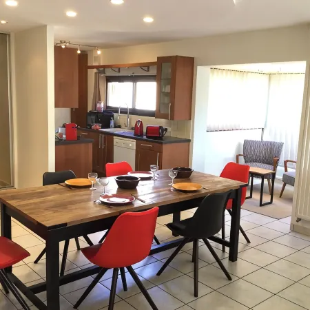 Appart au Coeur de Ville 6/8 pers 92 m2 Kitchen Living room Dining room 3 bedrooms Отели в г. Бриансон