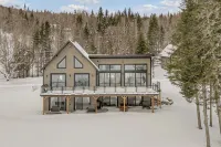 Villa du Lac Poulin waterfront Hotel a 