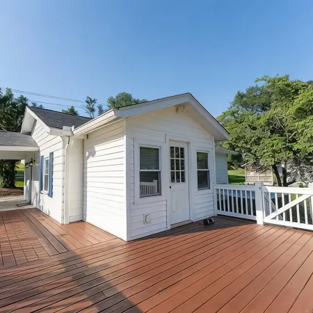 Charming 2-bedroom house in Clemson 4mi. from Death Valley and 1mi. from Mac's
