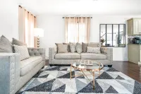 Family sized cozy Atlanta retreat with firepit 5 bedrooms 2 bathrooms