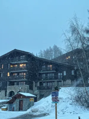 Bright, spacious apartment 100m from village center and ski lift - Homestays