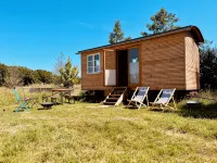 Beautiful Circus Wagon in a Secluded Location Hotels in Rosche