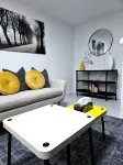 The Luxury Retreat, CalgaryCentral location, family oriented, feel at home! - Bungalow