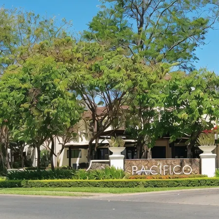 Pacifico Luxury 3B/2B condo, 10 minutes walk to the beach