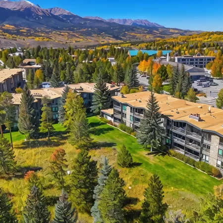 2Br Lake Dillon Escape w/ Pool & Hot Tub!