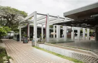 Modern Stylist 3 BR Beach House, w/Private Pool & Fast WiFi. - Bungalow