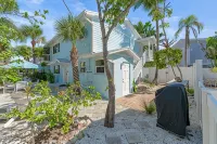 BEST LOCATION! NORTH END OF ANNA MARIA, FL STEPS TO BEACH & DINING -  LOWER UNIT