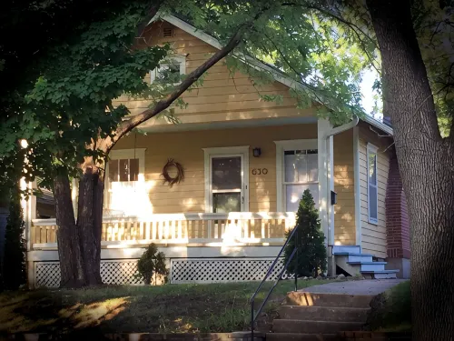 Historic Old West Lawrence - Minutes to beautiful Mass St, KU, Sports Pavillion