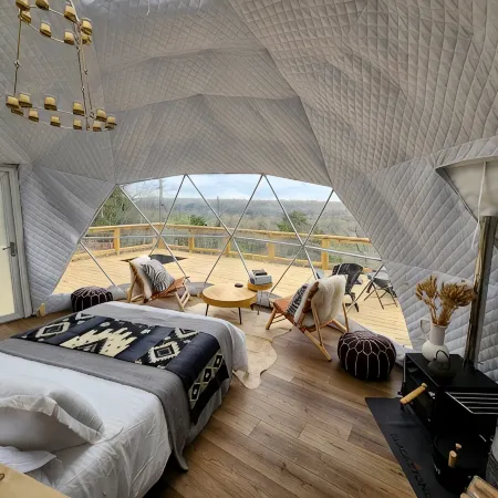 RIVER VIEW Cliff Dome Glamping @ White River, minutes to fishing, hikes!