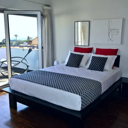 House T2 with excellent views, located in the historical center of Funchal.