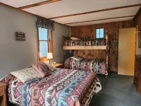 2 Bed /2 bath cabin w/ Lake George access