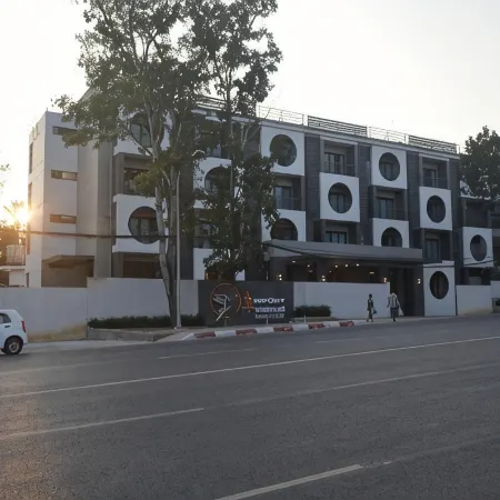 Airport Avenue Hotel