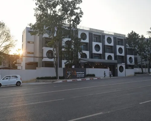 Airport Avenue Hotel Hotels in Insein