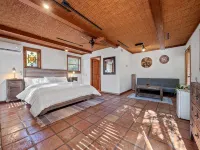 5 Private Suites at Blisshouse Orlando/ Lakeside Luxury Escape