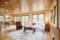 Family-friendly, Luxury Log Cabin Nestled in the Woods - 10 Mins to Sunday River - Chalets