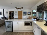 Large Sunny Holiday Home - جاكوزي