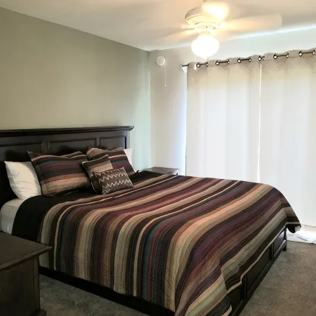 Idyllic Big Sky Stay, Immaculate 3bed/3bath Townhome, Private Hot Tub