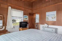 SEMI OCEANFRONT, Steps to the Beach, Unobstructed Amazing Ocean Views. Remodeled - Beach
