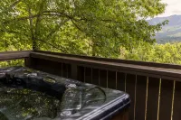 Luxury 5 BR Cabin with Hot Tub and Views!