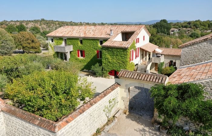 Gîte l'Escoussou 120m², 4 Bedrooms, Nature, Charm, Heated Pool, South Ardèche