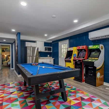 Neon Dream Lodge! Pickleball, Hot Tub, Theater