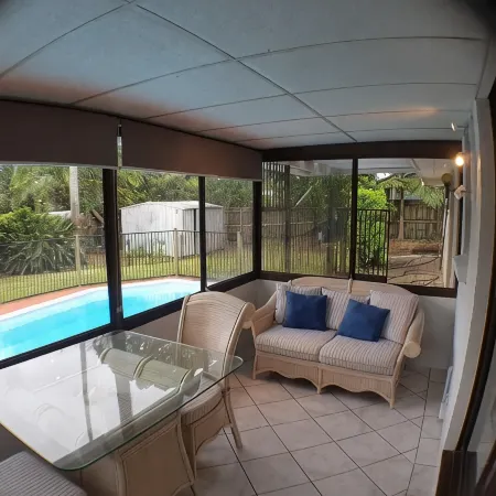 Beerwah House, 3Bedroom , swimming pool, near Australia Zoo, Sunshine Coast